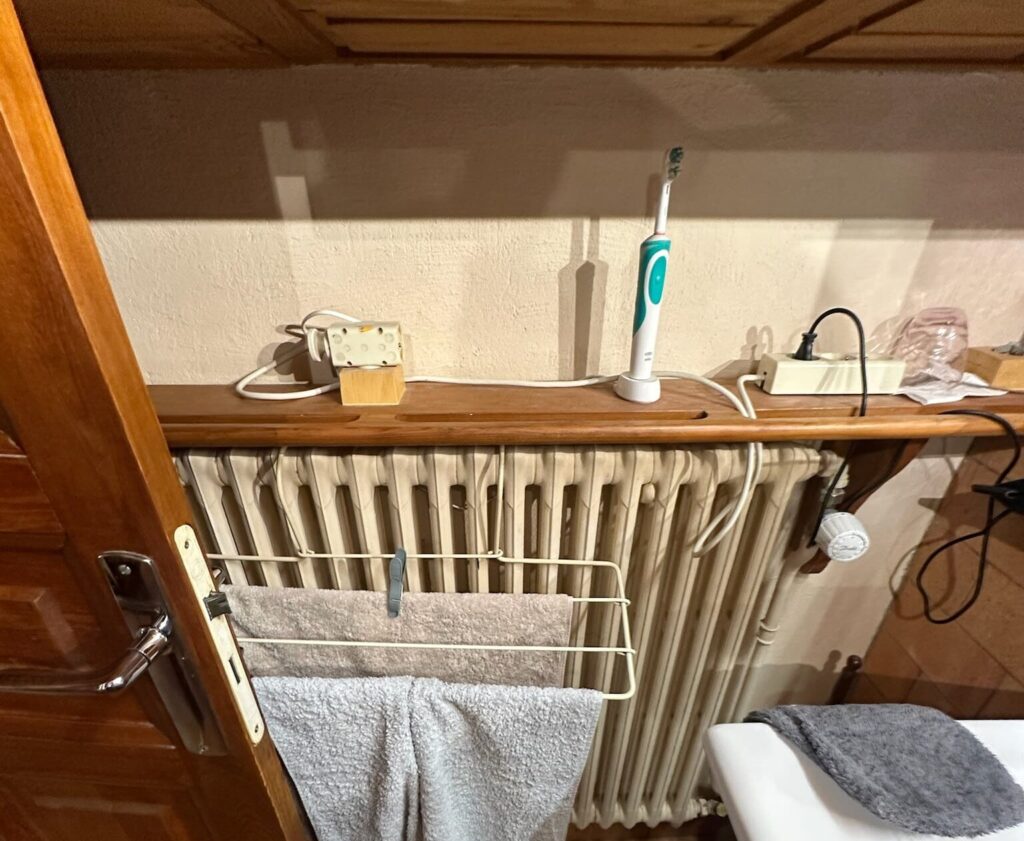 Vue de la salle de bain avant la rénovation complète